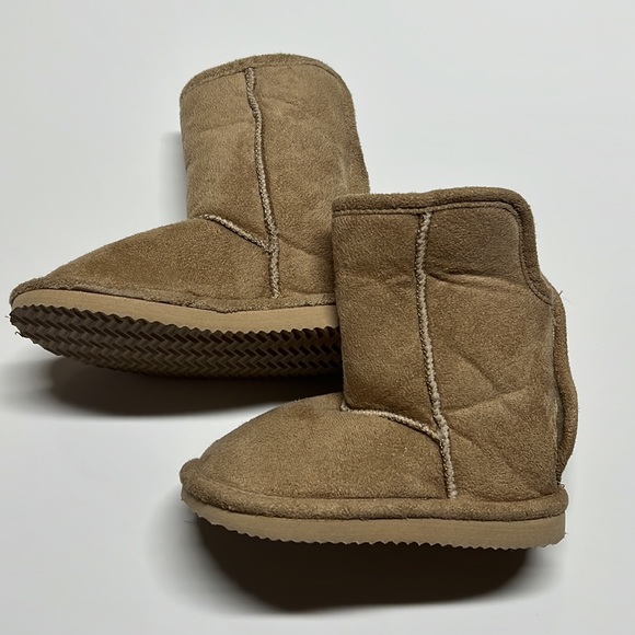 H&M Ugg like Faux Suede Inner Furry Boots with Velcro - Picture 4 of 7